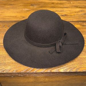 Women's Rue 21/Etc! circular brim hat w/ bow